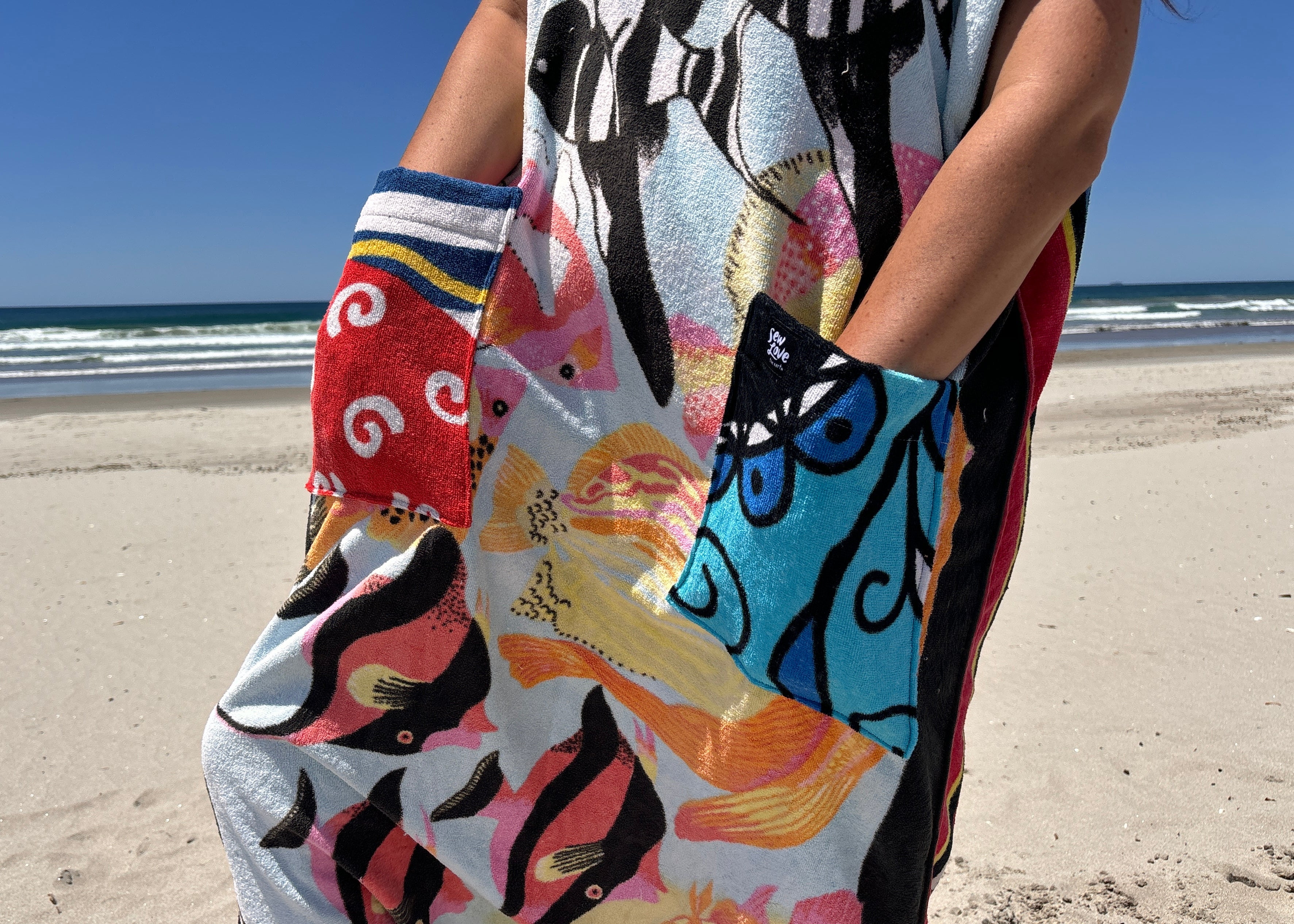Towel Poncho - L - Tropical Snakes